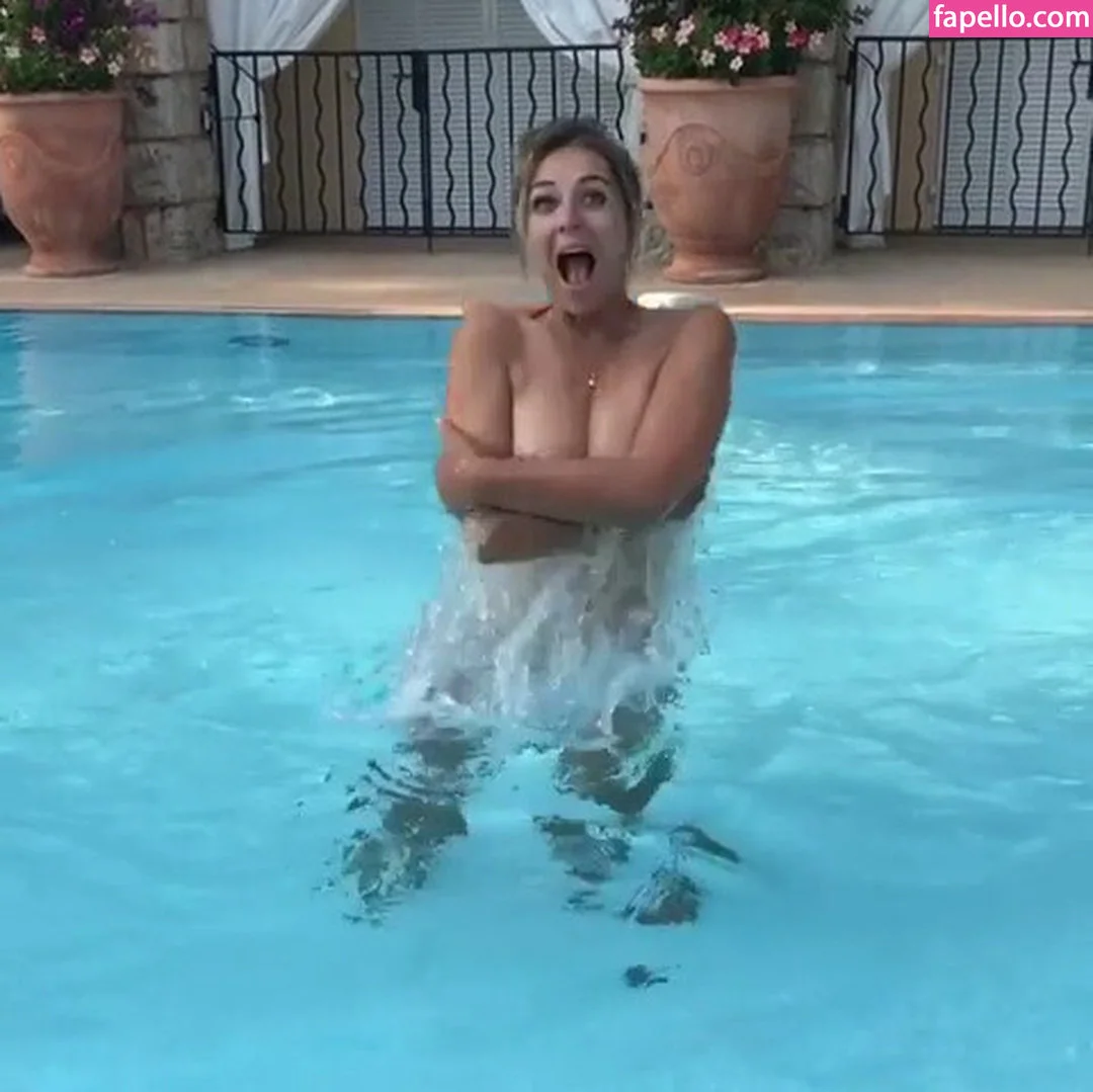 Elizabeth Hurley Onlyfans Photo Gallery 