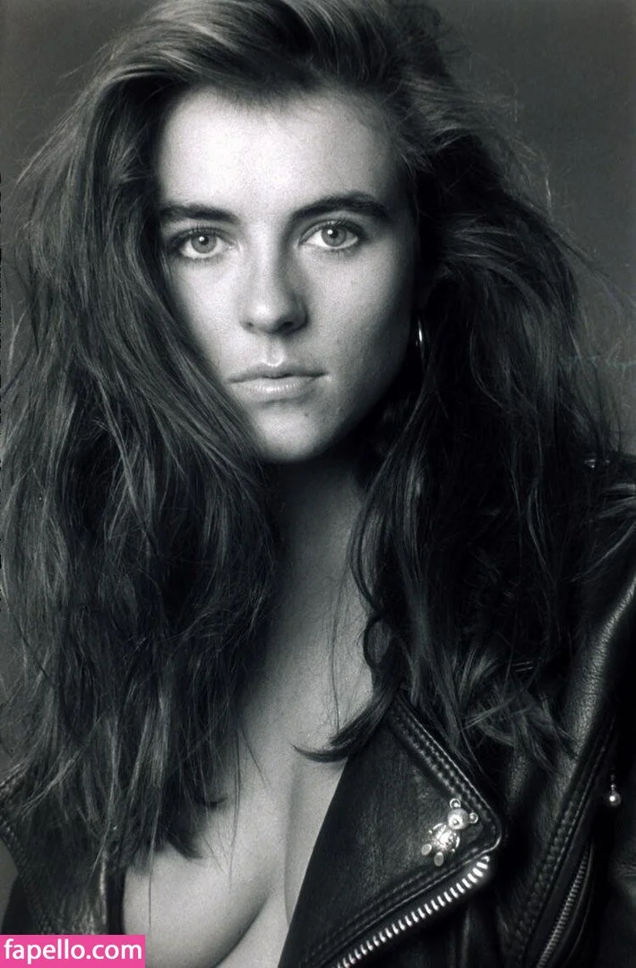 Elizabeth Hurley Onlyfans Photo Gallery 