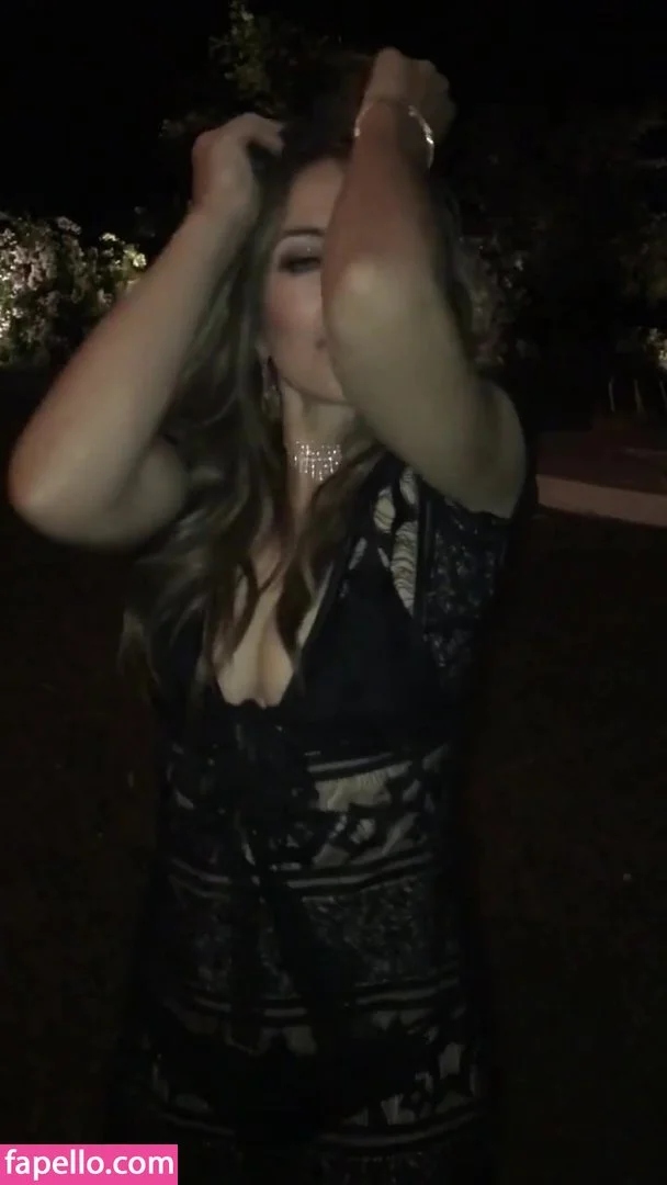 Elizabeth Hurley Onlyfans Photo Gallery 