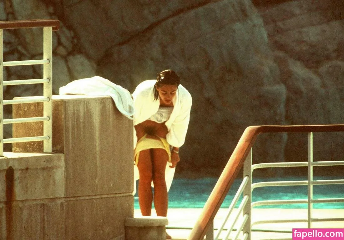 Elizabeth Hurley Onlyfans Photo Gallery 