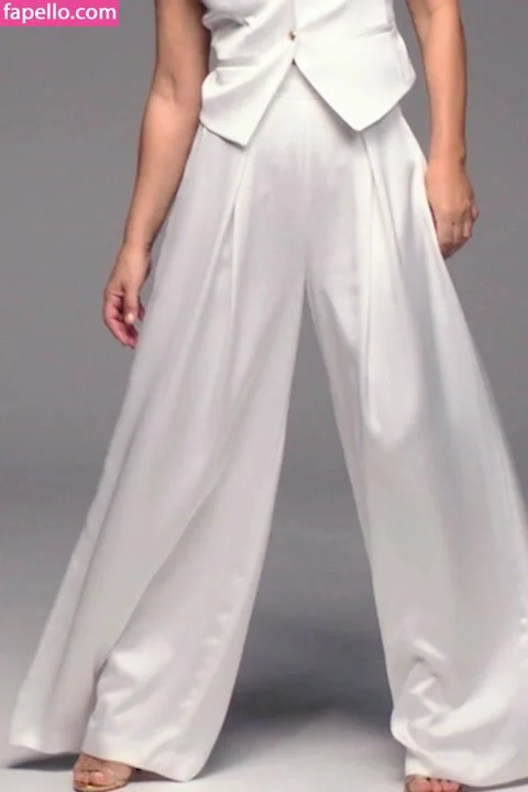 Elizabeth Hurley Onlyfans Photo Gallery 