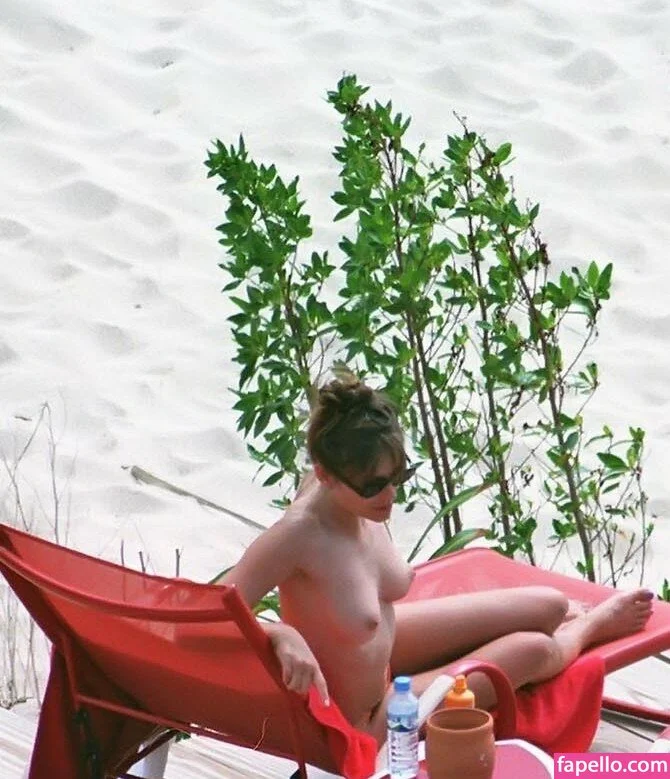 Elizabeth Hurley Onlyfans Photo Gallery 