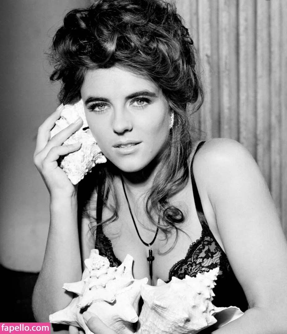 Elizabeth Hurley Onlyfans Photo Gallery 