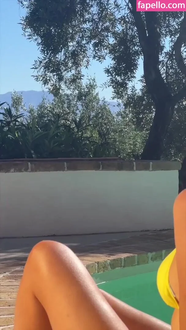 Elizabeth Hurley Onlyfans Photo Gallery 