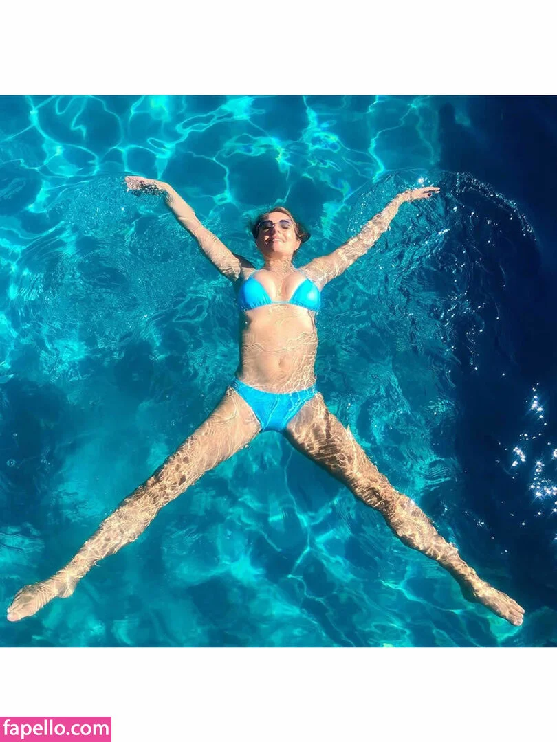 Elizabeth Hurley Onlyfans Photo Gallery 