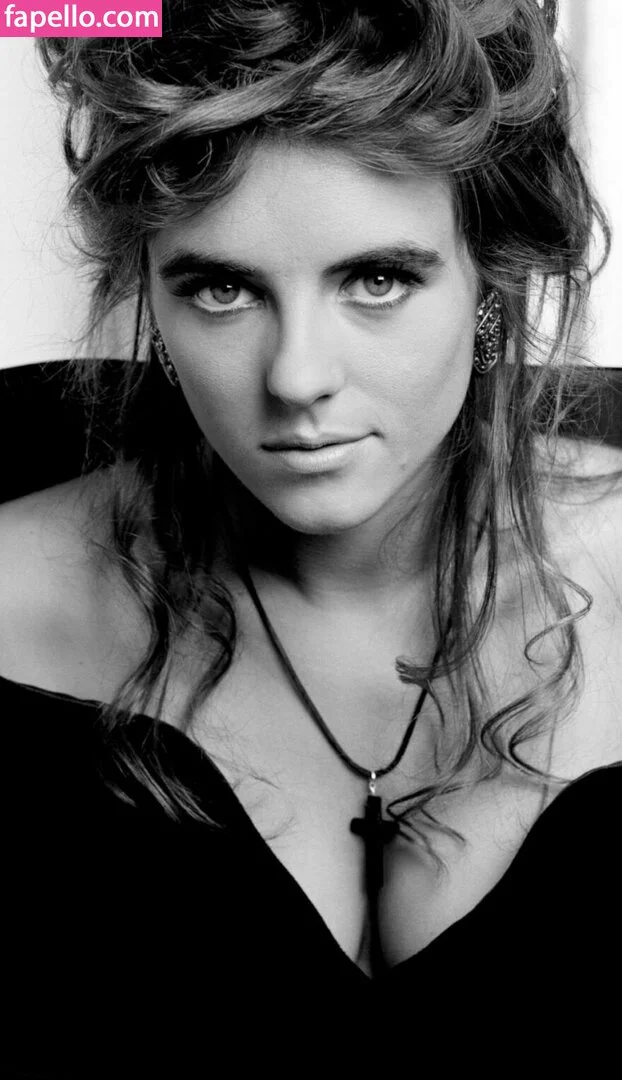 Elizabeth Hurley Onlyfans Photo Gallery 