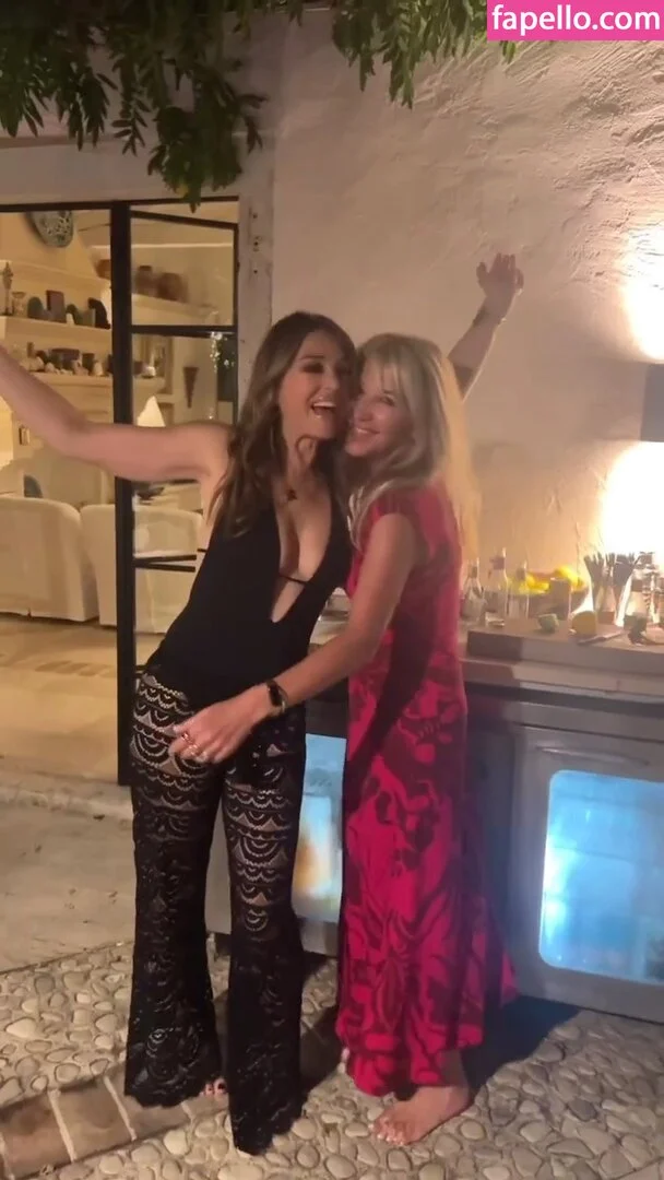 Elizabeth Hurley Onlyfans Photo Gallery 