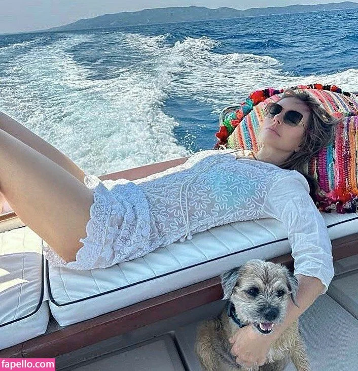 Elizabeth Hurley Onlyfans Photo Gallery 