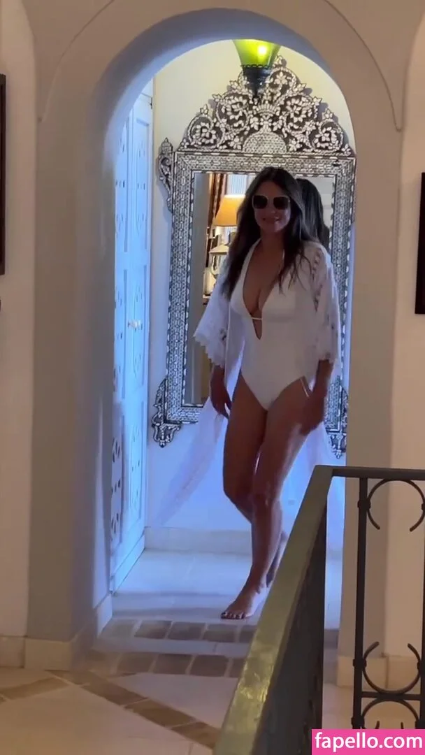 Elizabeth Hurley Onlyfans Photo Gallery 