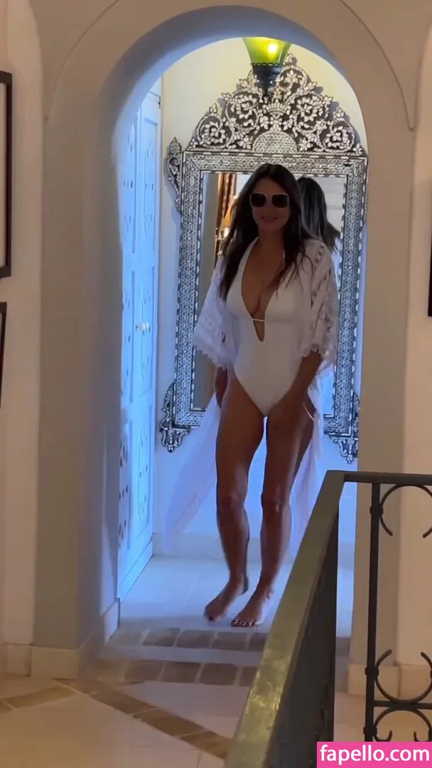 Elizabeth Hurley Onlyfans Photo Gallery 
