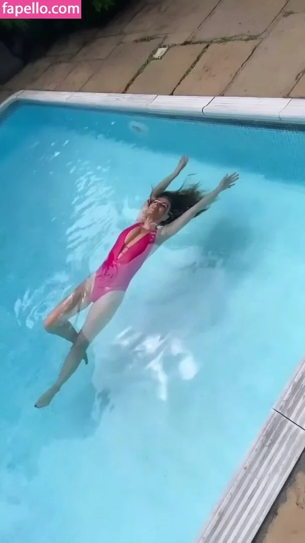 Elizabeth Hurley Onlyfans Photo Gallery 