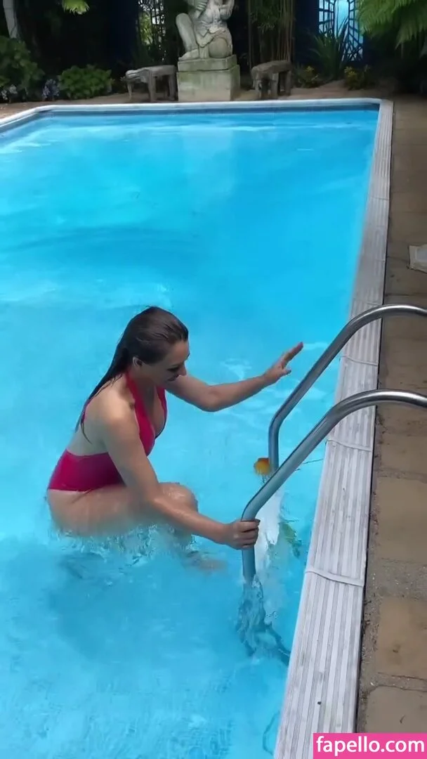 Elizabeth Hurley Onlyfans Photo Gallery 