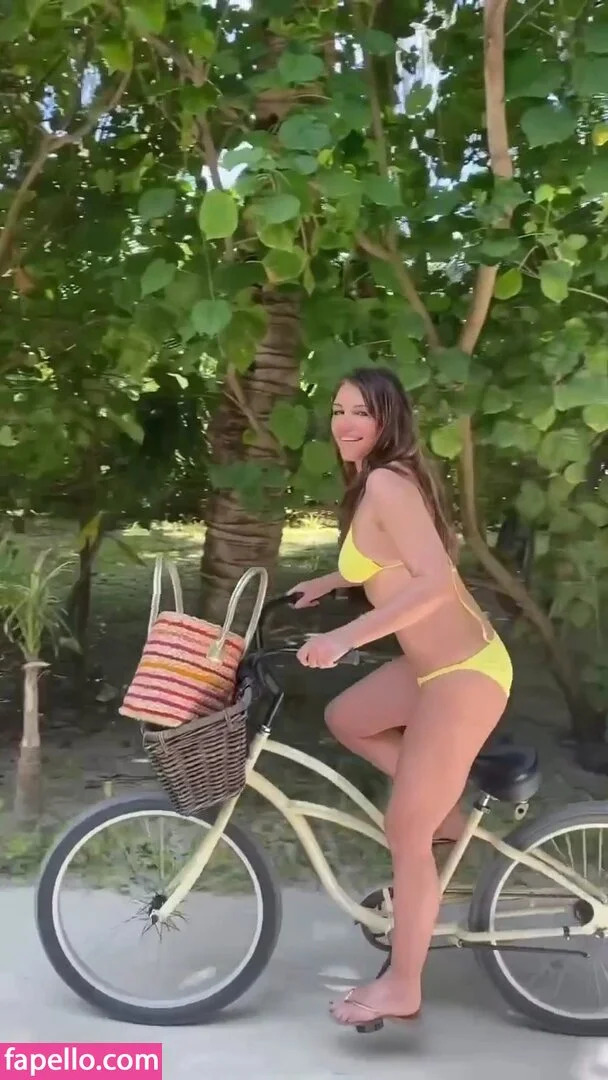 Elizabeth Hurley Onlyfans Photo Gallery 