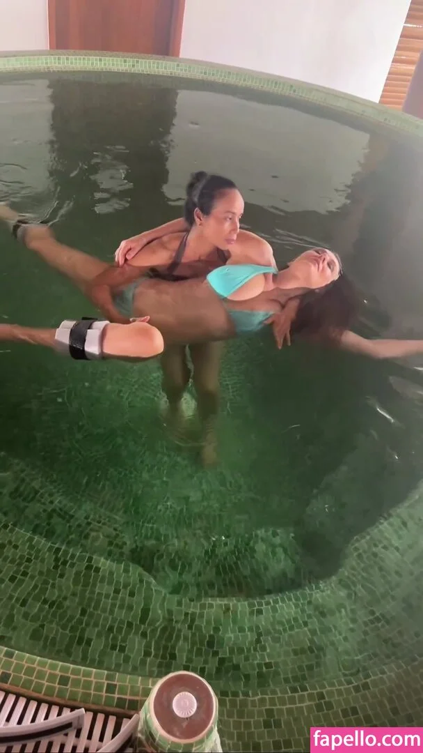 Elizabeth Hurley Onlyfans Photo Gallery 