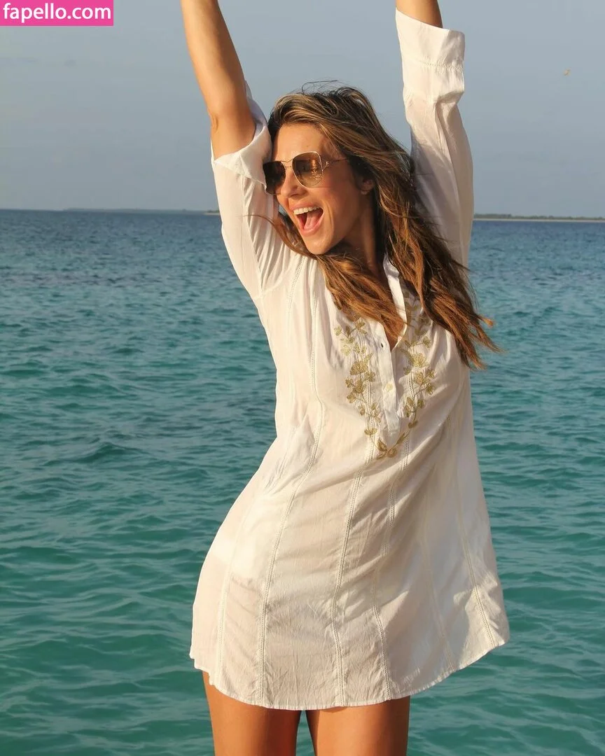 Elizabeth Hurley Onlyfans Photo Gallery 