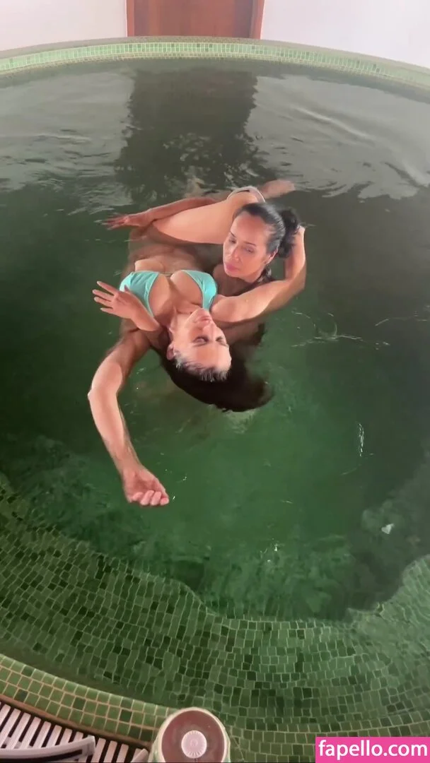 Elizabeth Hurley Onlyfans Photo Gallery 