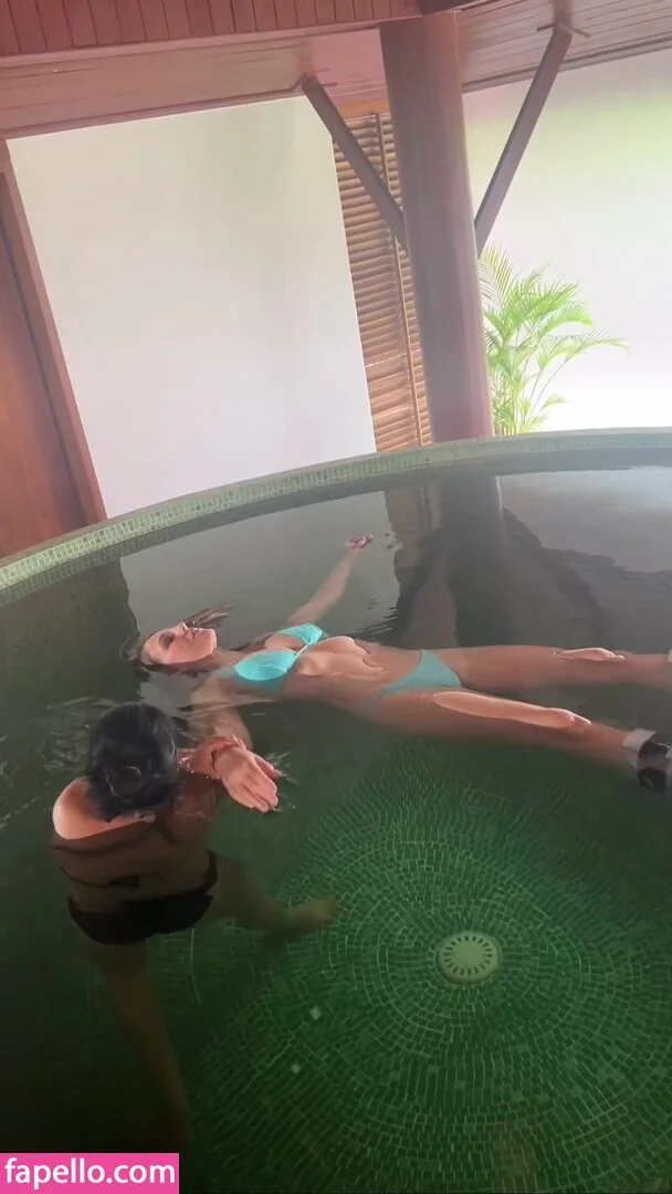 Elizabeth Hurley Onlyfans Photo Gallery 