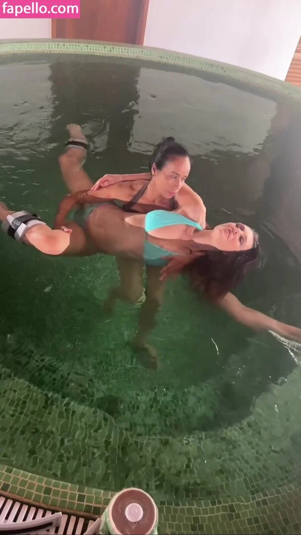 Elizabeth Hurley Onlyfans Photo Gallery 