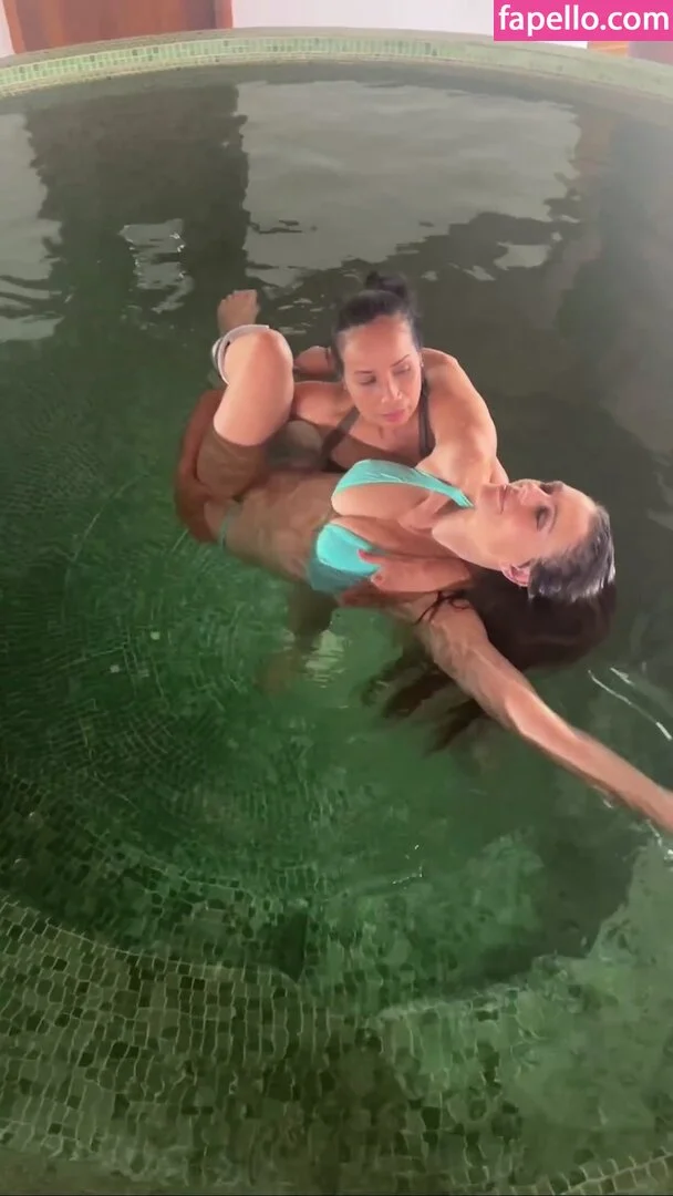 Elizabeth Hurley Onlyfans Photo Gallery 