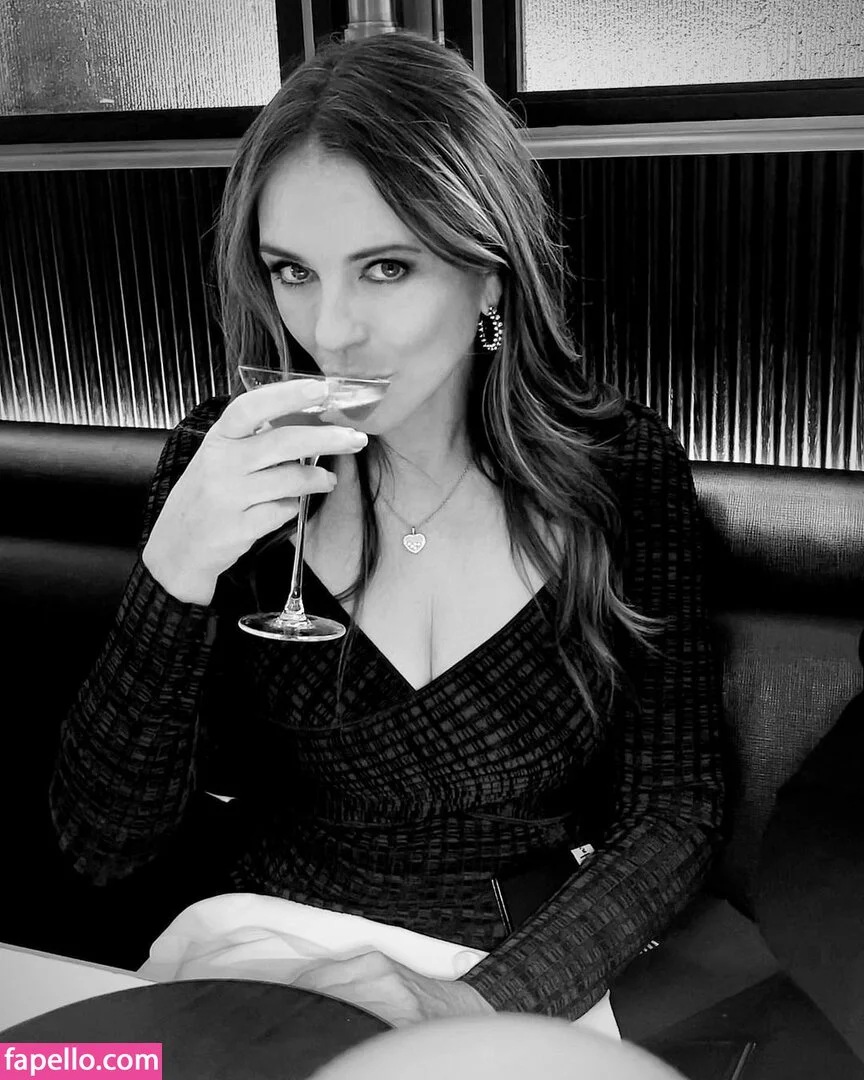Elizabeth Hurley Onlyfans Photo Gallery 