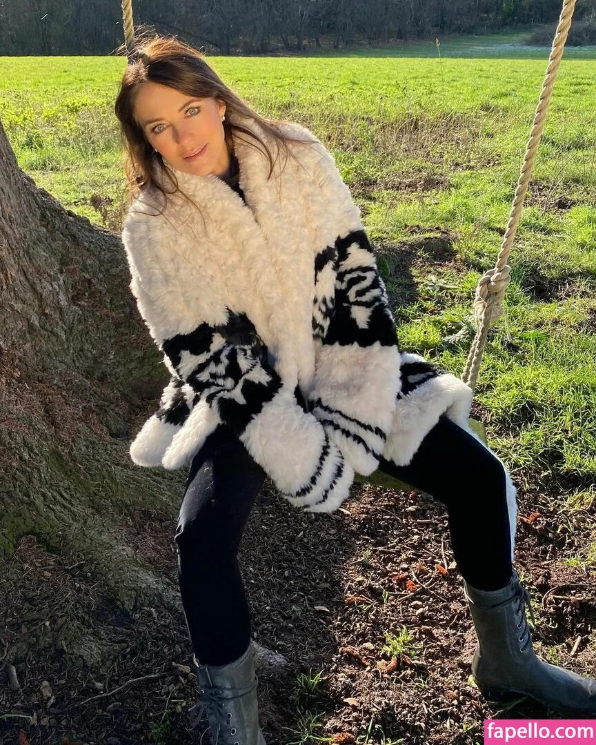 Elizabeth Hurley Onlyfans Photo Gallery 