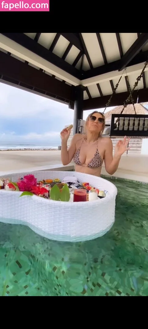 Elizabeth Hurley Onlyfans Photo Gallery 