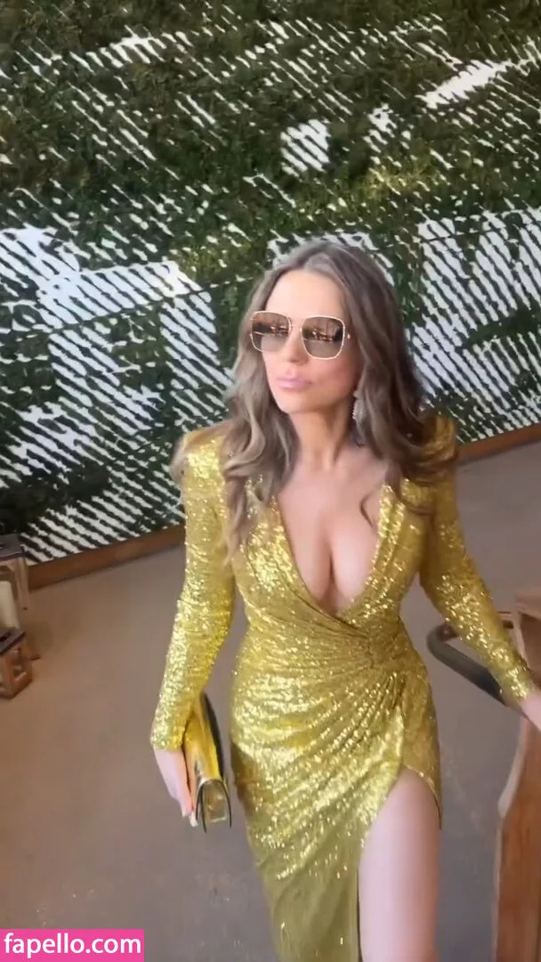 Elizabeth Hurley Onlyfans Photo Gallery 