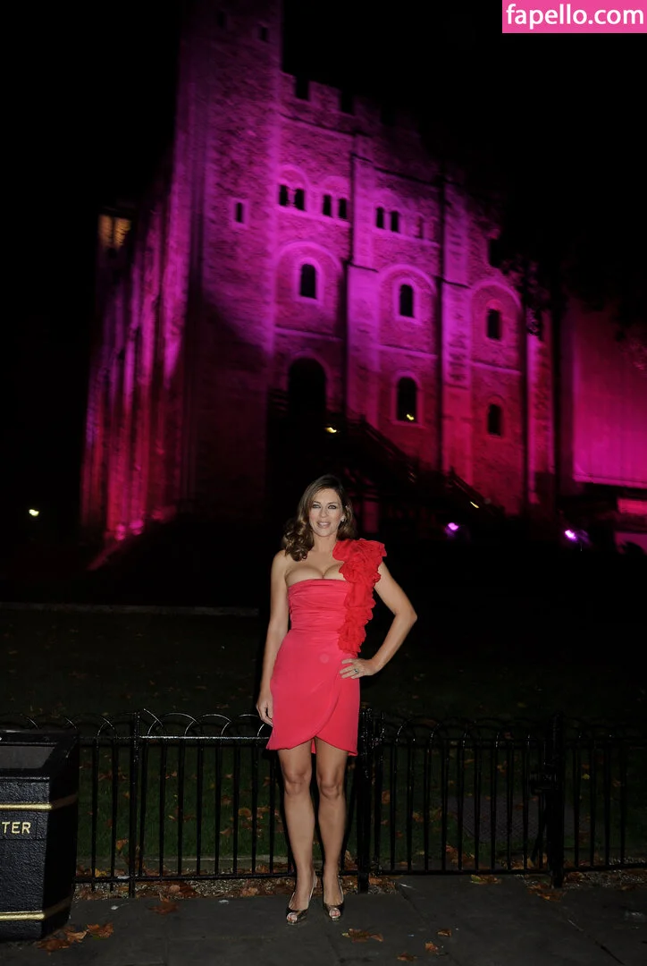 Elizabeth Hurley Onlyfans Photo Gallery 