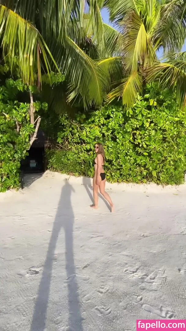 Elizabeth Hurley Onlyfans Photo Gallery 