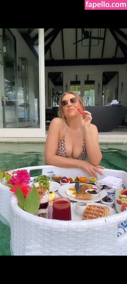 Elizabeth Hurley Onlyfans Photo Gallery 