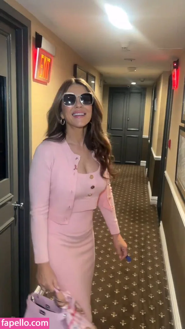 Elizabeth Hurley Onlyfans Photo Gallery 