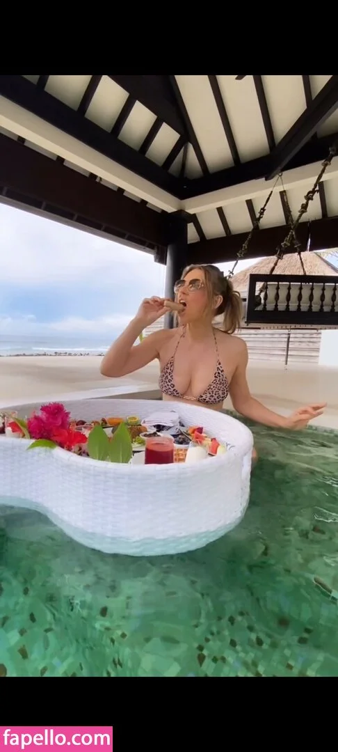 Elizabeth Hurley Onlyfans Photo Gallery 