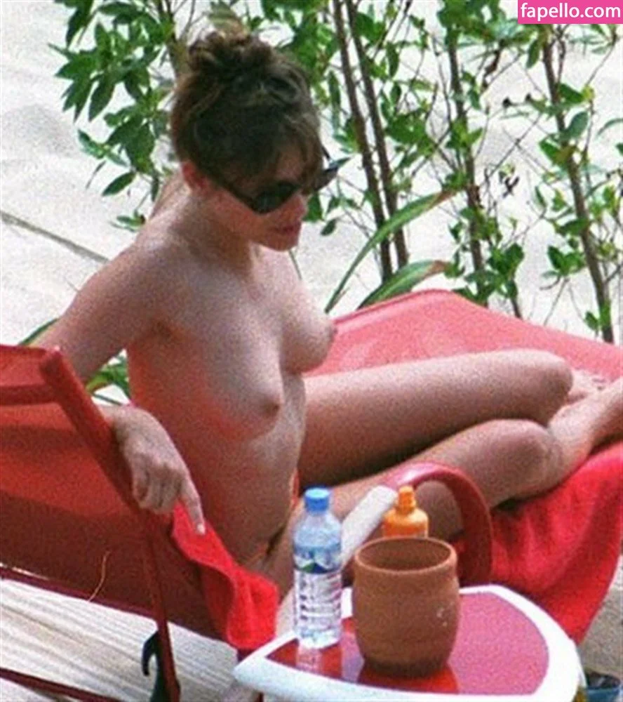 Elizabeth Hurley Onlyfans Photo Gallery 