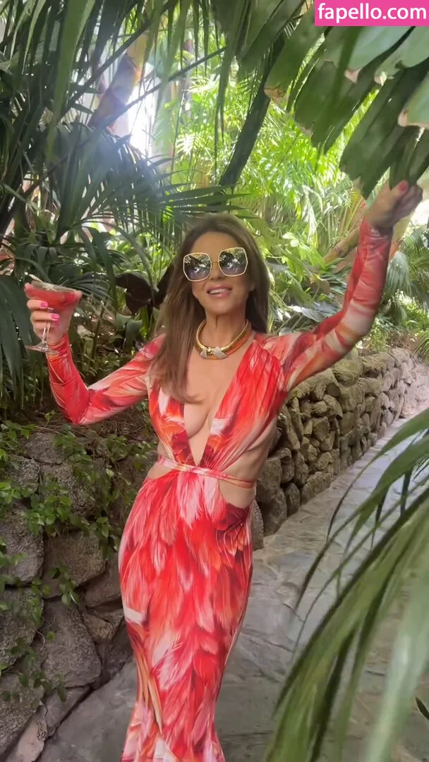 Elizabeth Hurley Onlyfans Photo Gallery 