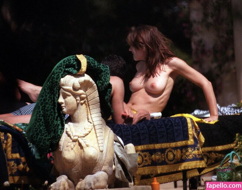 Elizabeth Hurley Onlyfans Photo Gallery 