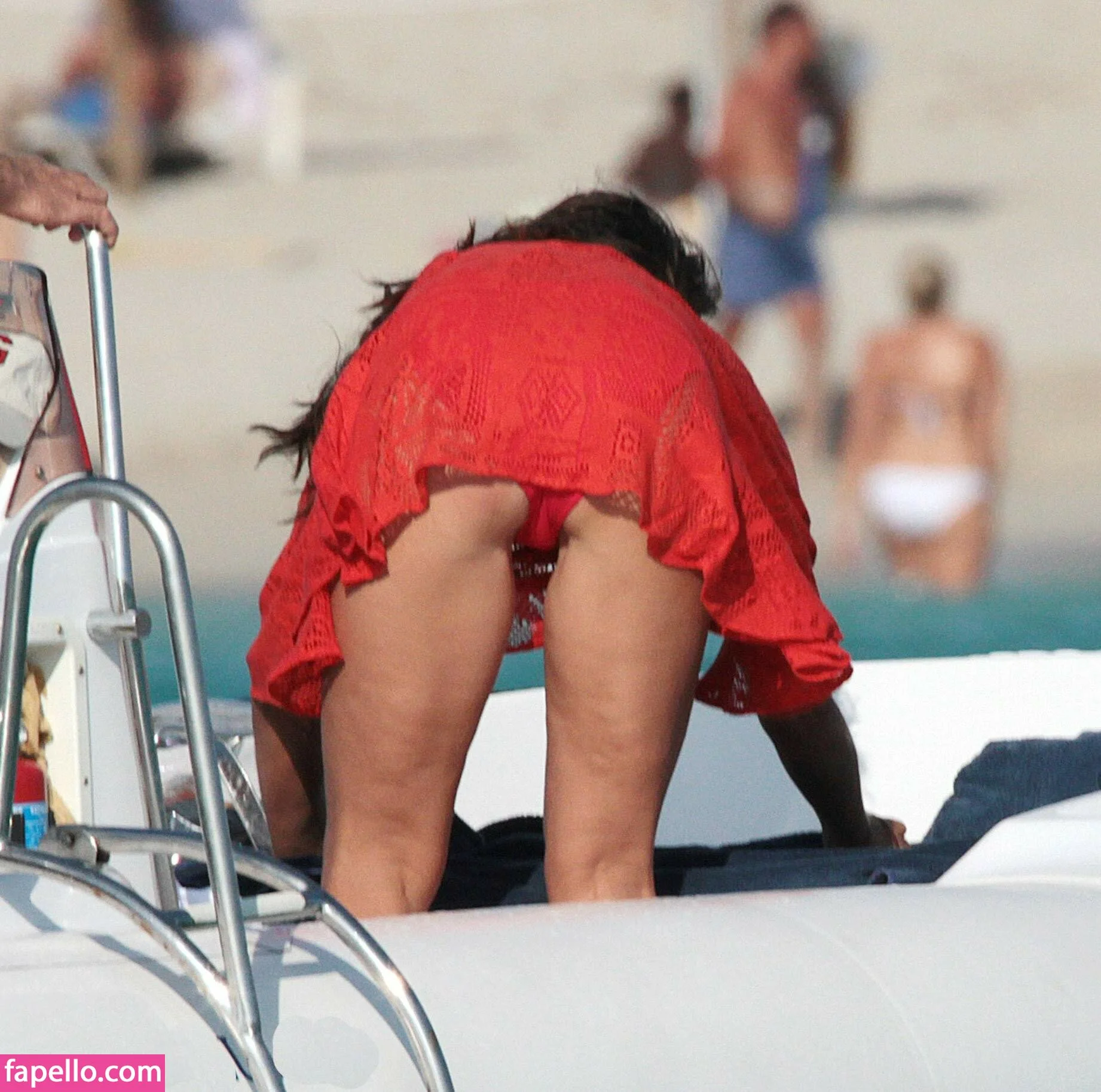 Elizabeth Hurley Onlyfans Photo Gallery 