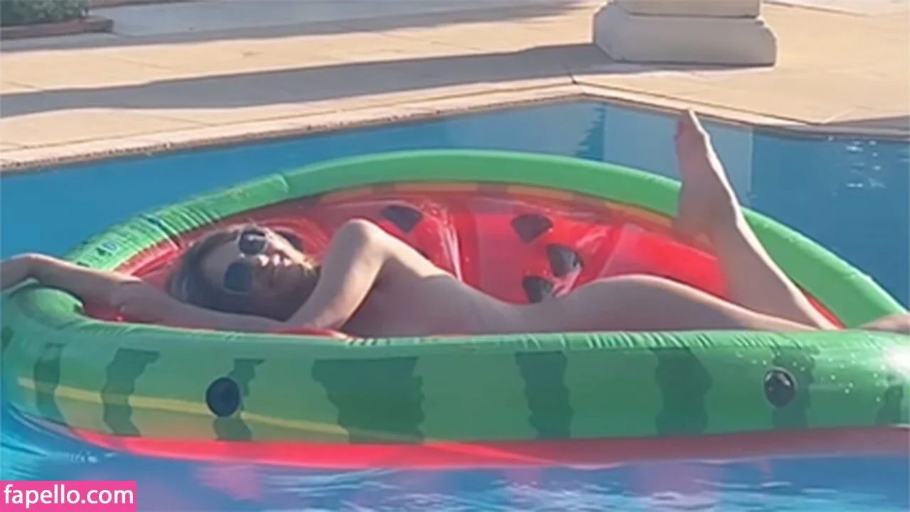 Elizabeth Hurley Onlyfans Photo Gallery 