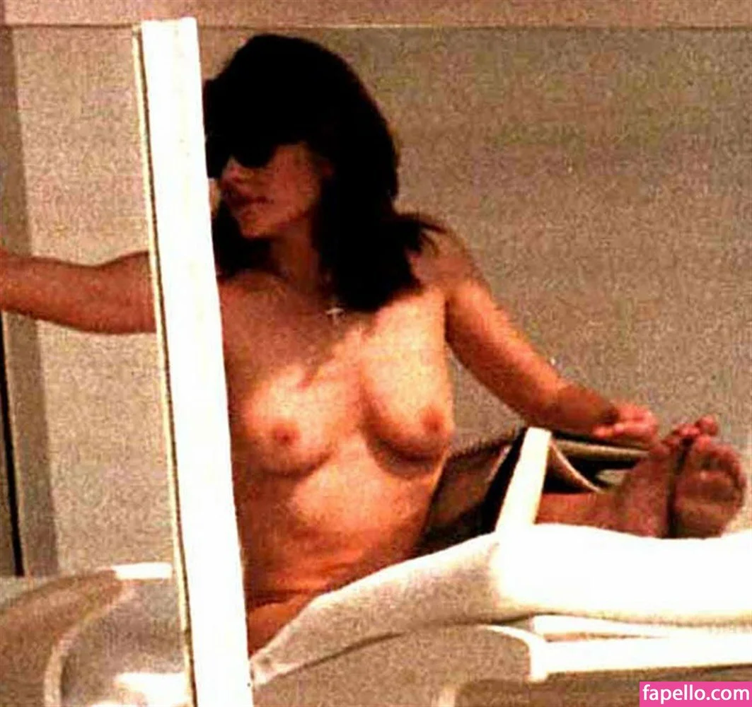 Elizabeth Hurley Onlyfans Photo Gallery 