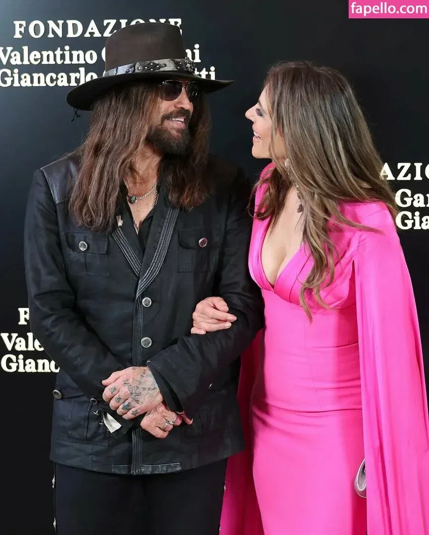 Elizabeth Hurley Onlyfans Photo Gallery 