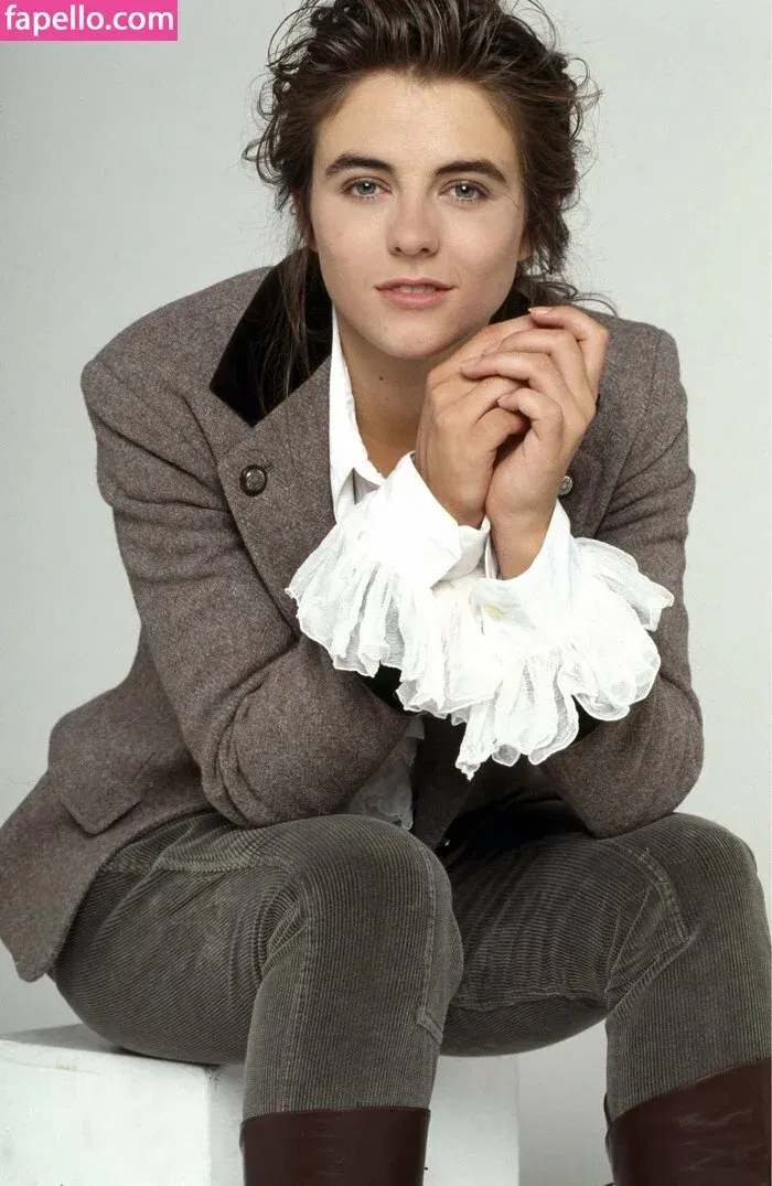 Elizabeth Hurley Onlyfans Photo Gallery 