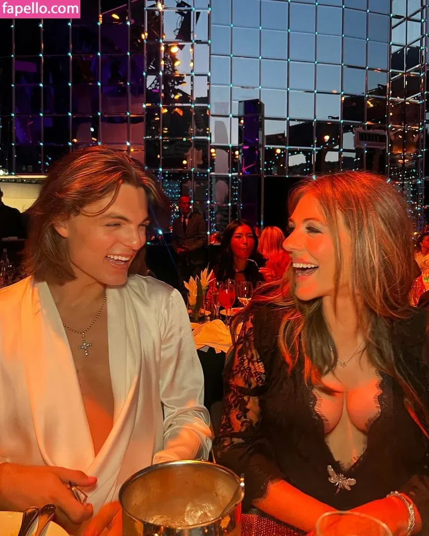 Elizabeth Hurley Onlyfans Photo Gallery 