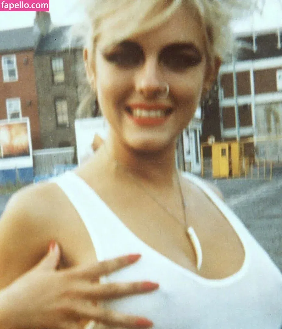 Elizabeth Hurley Onlyfans Photo Gallery 