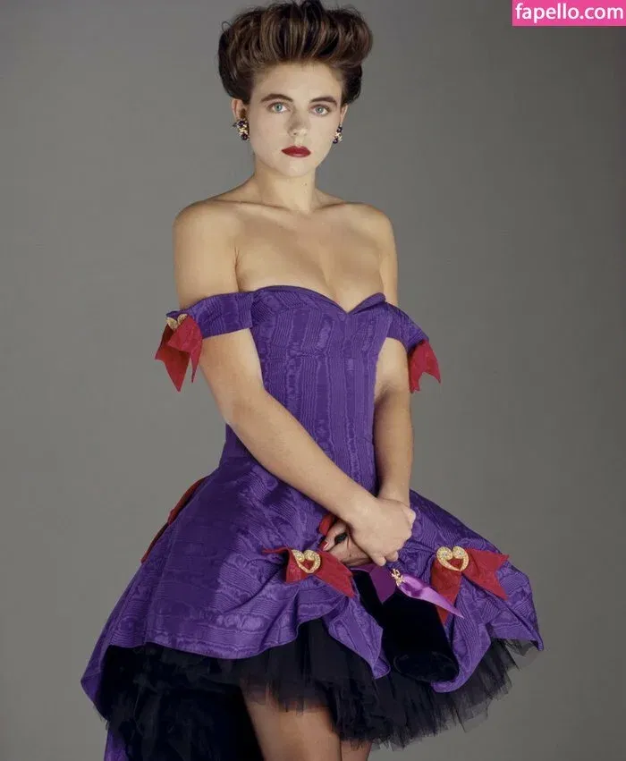 Elizabeth Hurley Onlyfans Photo Gallery 