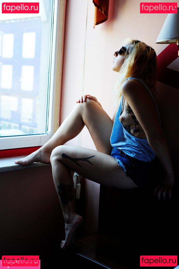 Clementine Poulain Nude Onlyfans Photo 27