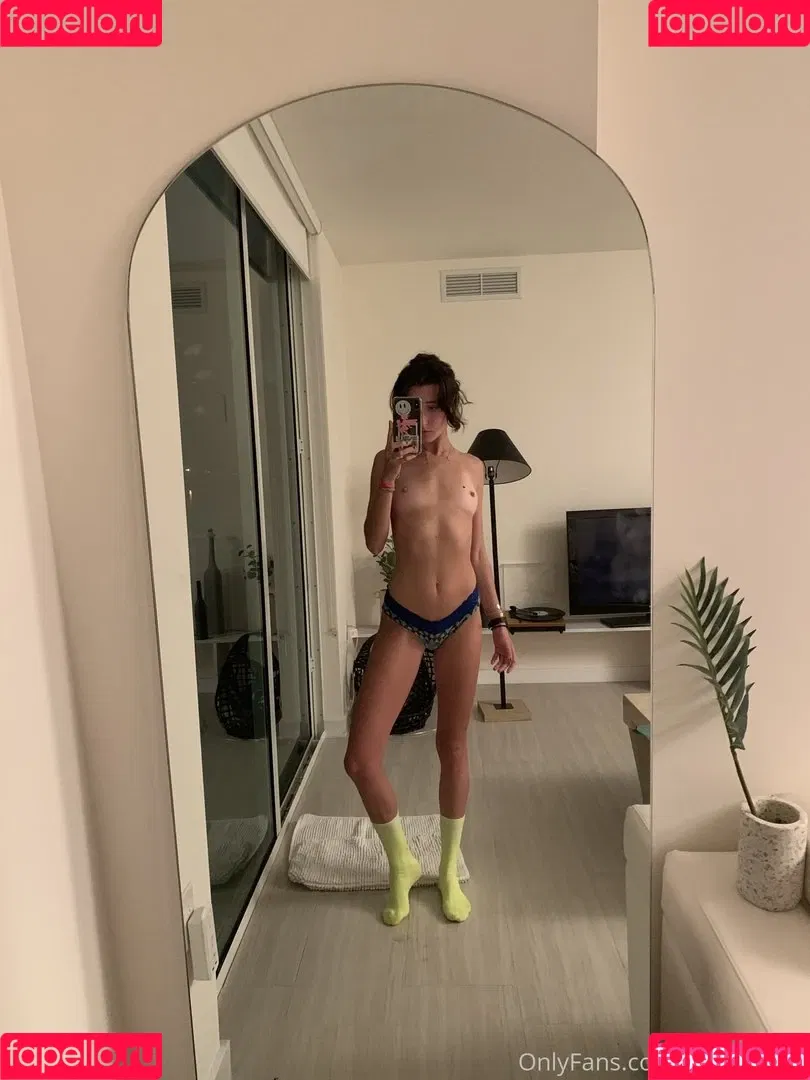 Anne Frank Onlyfans Photo Gallery 