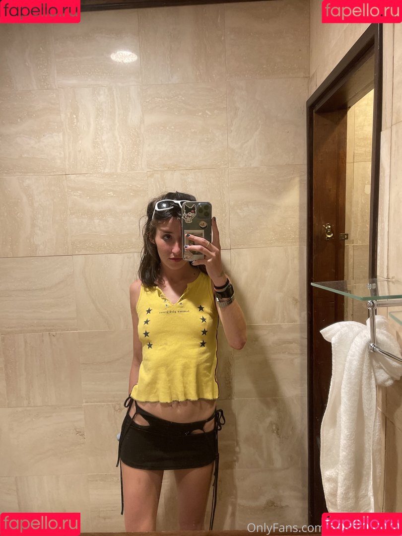 Anne Frank Onlyfans Photo Gallery 