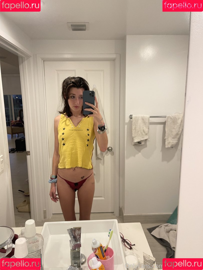 Anne Frank Onlyfans Photo Gallery 