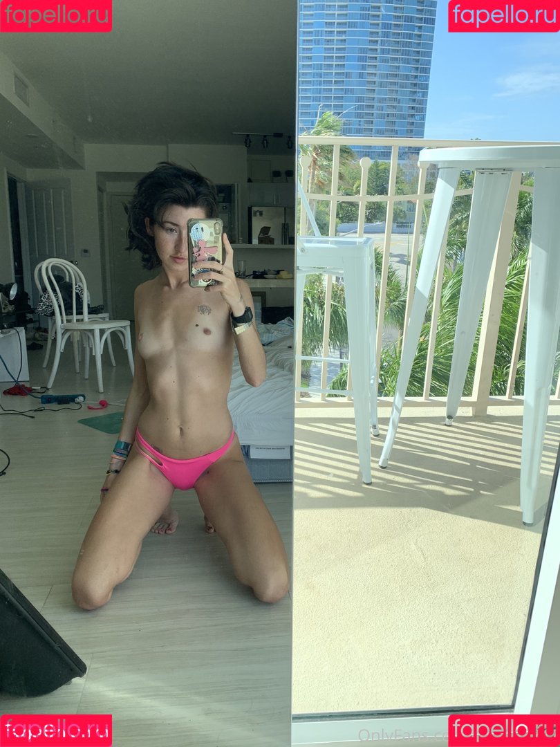 Anne Frank Onlyfans Photo Gallery 