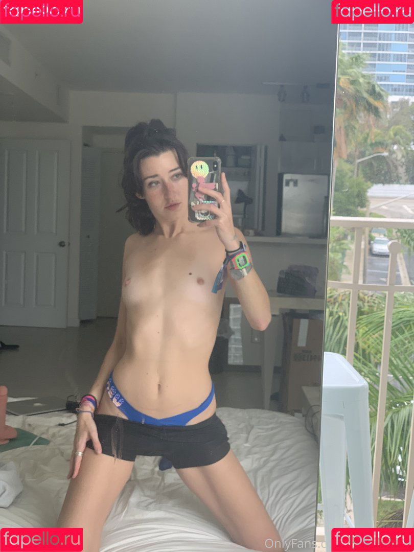 Anne Frank Onlyfans Photo Gallery 