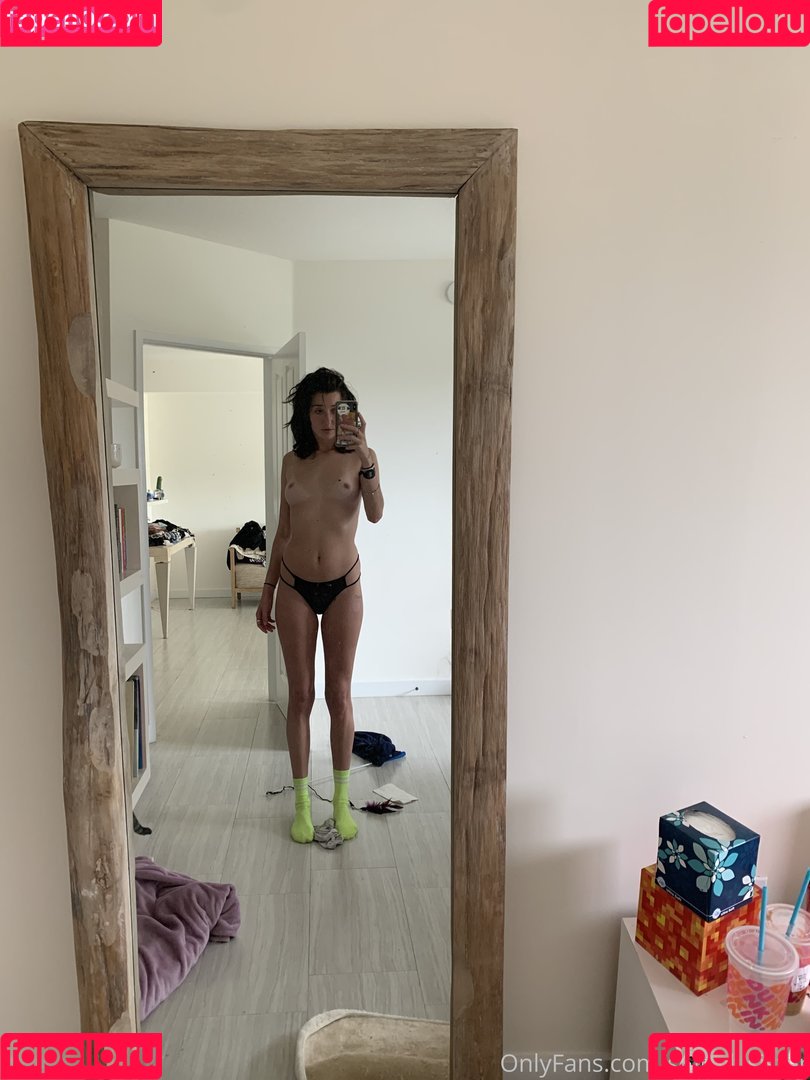 Anne Frank Onlyfans Photo Gallery 